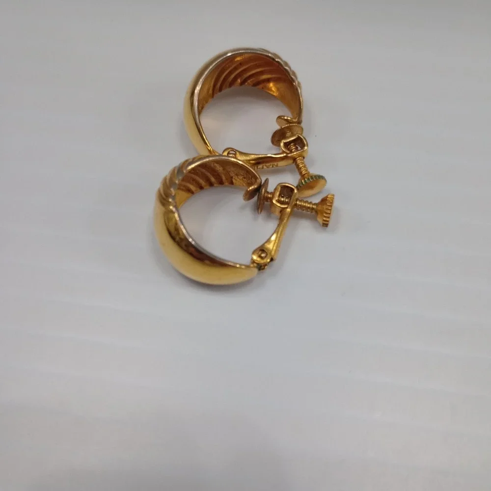 Vintage Napier Gold Tone Hoop Earrings‎ Clip On Screw Back Signed Retro